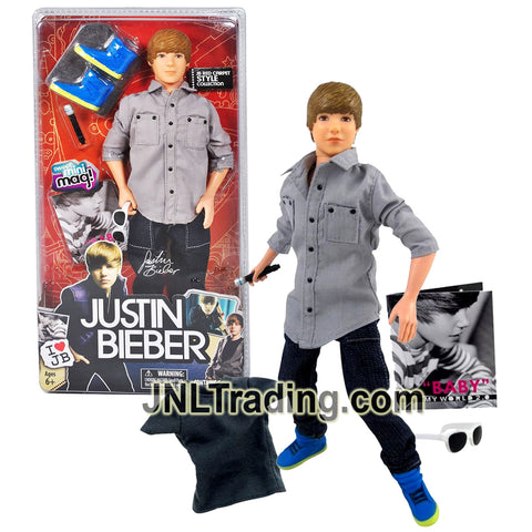 Year 2010 JB Red Carpet Style Collection JUSTIN BIEBER with Sunglasses, Mic, T-Shirt and Mini Mag