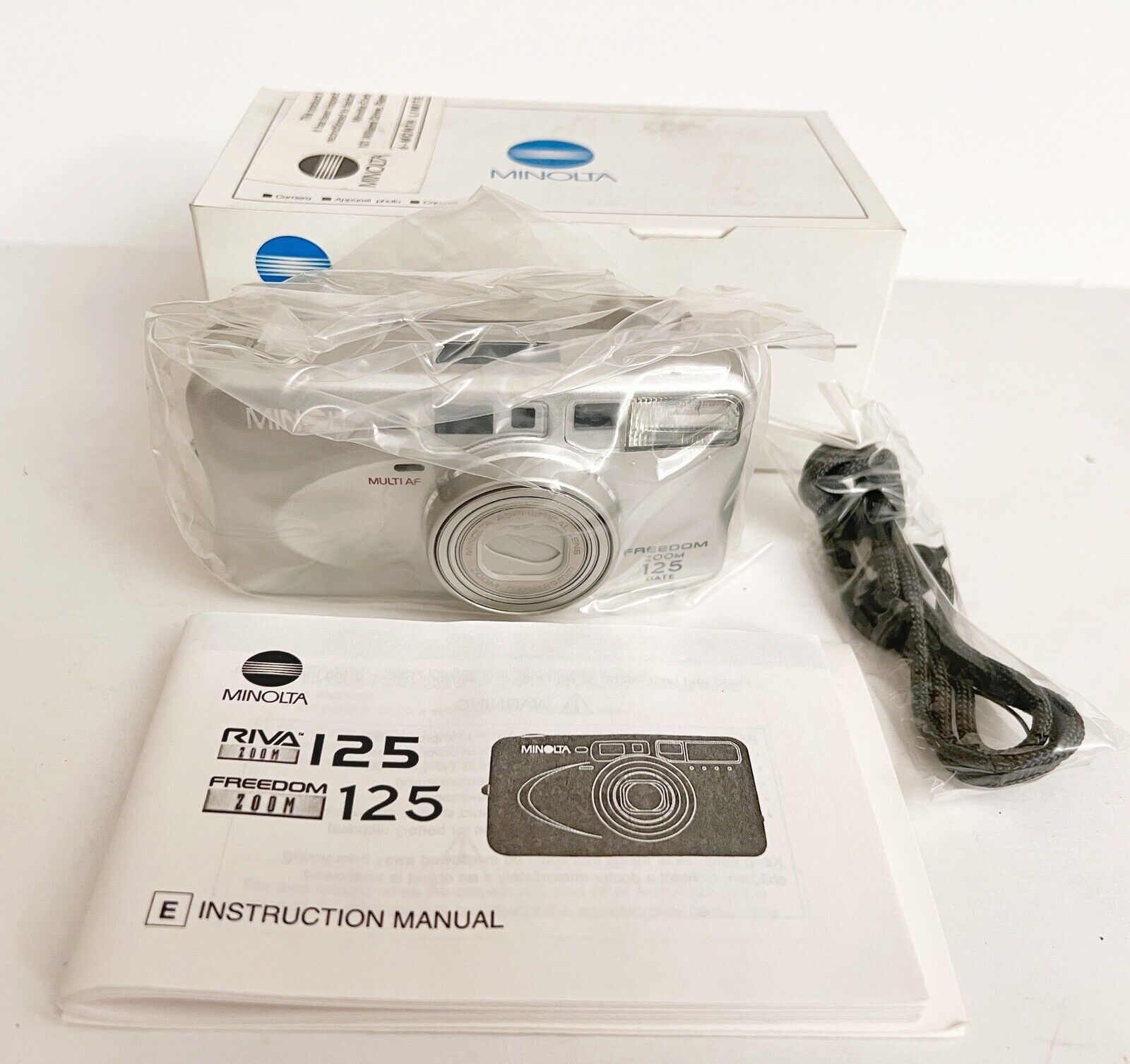 Minolta Freedom Zoom 125 DATE 35mm Point & Shoot Film Camera