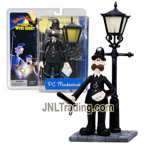 Year 2005 McFarlane Wallace & Gromit The Curse of the Were-Rabbit 7 Inch Figure - PC Mackintosh Figure with Streetlamp and Display Base