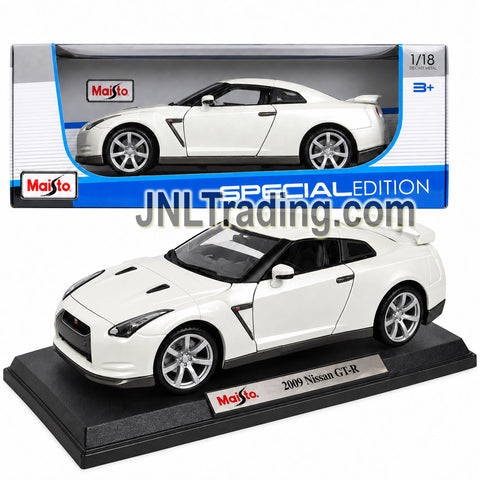 Maisto Special Edition 1:18 Scale Die-Cast Car - White 2009 Nissan GT-R Performance Coupe with Display Base