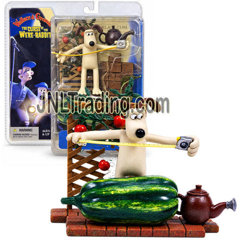 Year 2005 McFarlane Toys Wallace & Gromit The Curse of the Were-Rabbit Collectible 4" Figure - GROMIT with Giant Marrow, Tape Measure and Display Base