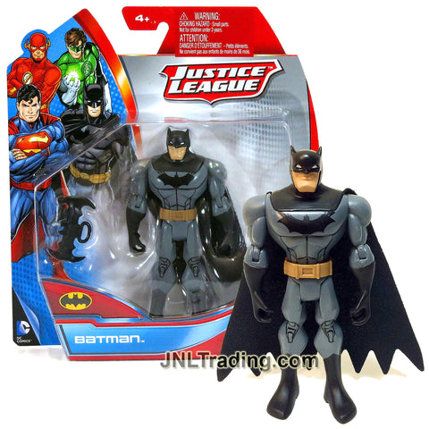 Year 2013 DC Justice League Series Exclusive 5 Inch Tall Action Figure - BATMAN Y9122 with Batarang