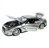 Maisto Special Edition Series 1:18 Scale Die Cast Car Set - Silver Sports Coupe 2009 NISSAN GT-R (R35) with Display Base