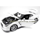 Maisto Special Edition Series 1:18 Scale Die Cast Car Set - White Sports Coupe 2009 NISSAN GT-R (R35) with Display Base