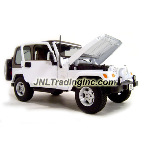 Jeep Wrangler Sahara Miniatura (1:18) Maisto Preto | Carrinho de Bebê Maisto Nunca Usado Jeep Wrangler Sahara Miniatura (1:18) Maisto Preto | Carrinho de Bebê Maisto Nunca Usado