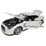 Maisto Special Edition Series 1:18 Scale Die Cast Car - White Color Performance Coupe 2009 NISSAN GT-R with Base (Dimension: 9-1/2" x 4-1/2" x 3")