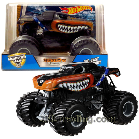Hot Wheels Year 2017 Monster Jam 1:24 Scale Die Cast Metal Body Official Truck - MONSTER MUTT ROTTWEILER BGH22 with Monster Tires, Working Suspension and 4 Wheel Steering