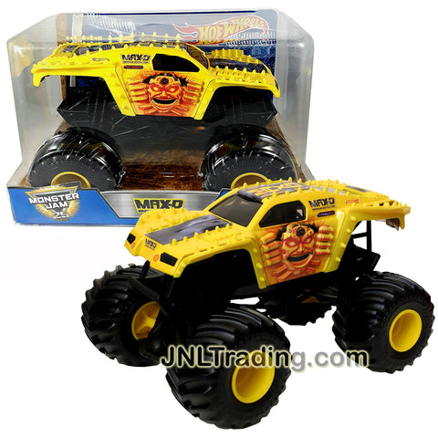 Hot Wheels Year 2016 Monster Jam 1:24 Scale Die Cast Metal Body Official Monster Truck Series - Gold Color Maximum Destruction MAX-D DJW93 with Monster Tires, Working Suspension and 4 Wheel Steering