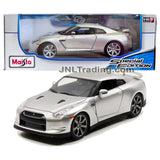 Maisto Special Edition Series 1:18 Scale Die Cast Car Set - Silver Sports Coupe 2009 NISSAN GT-R (R35) with Display Base