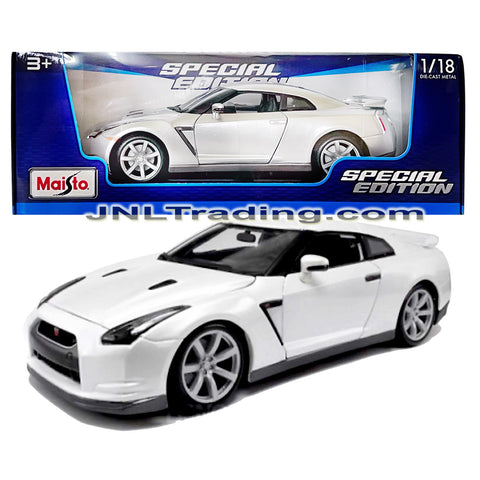 Maisto Special Edition Series 1:18 Scale Die Cast Car Set - White Sports Coupe 2009 NISSAN GT-R (R35) with Display Base